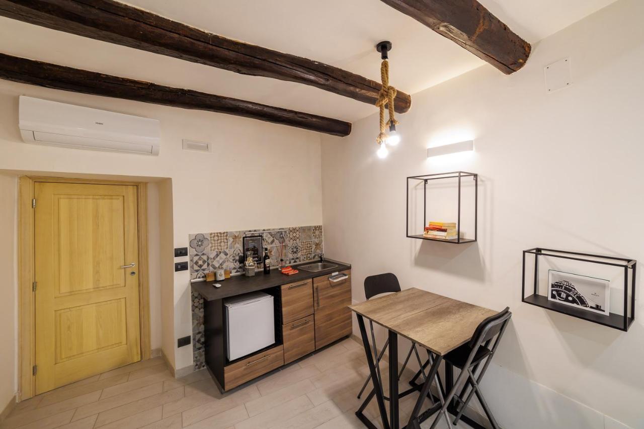 Legno Suite By HouseinNápoles Exterior foto