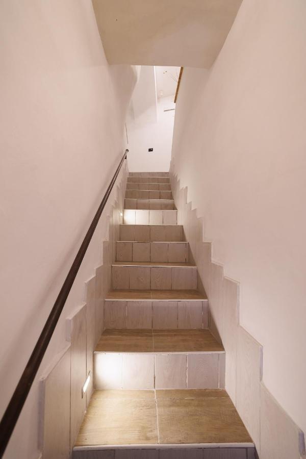 Legno Suite By HouseinNápoles Exterior foto