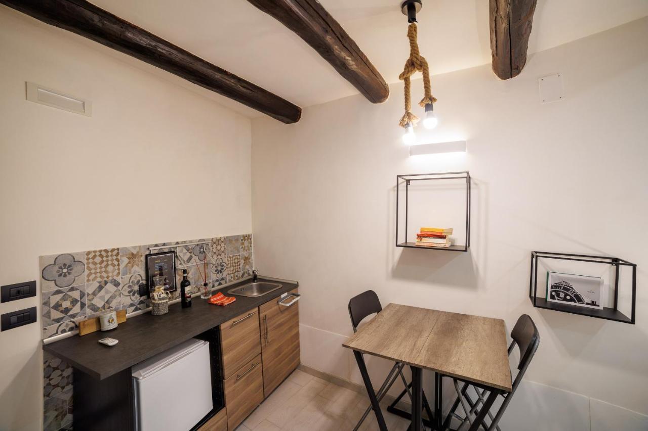 Legno Suite By HouseinNápoles Exterior foto